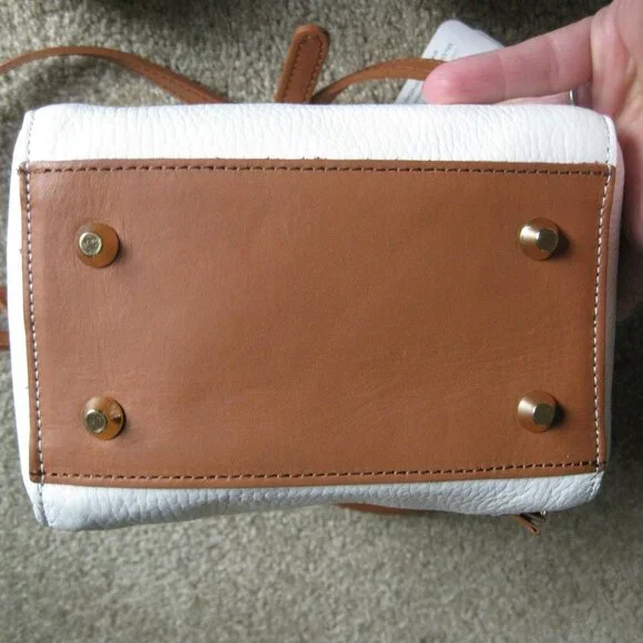 Valentina peeble white leather X-body bag w/ brown leather trim NWT Spring wear - Picture 5 of 15